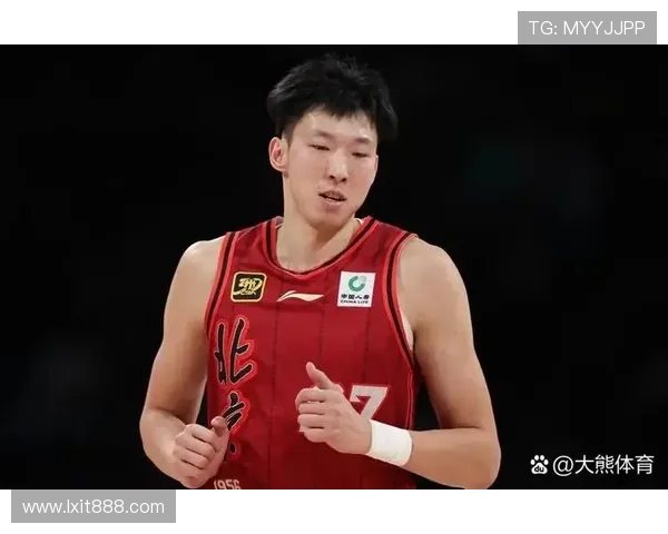 周琦12中11高效轰下22分14篮板 攻守两端完爆北京禁区内线 周琦12中11高效轰下22分14篮板 攻守两端完爆北京禁区内线